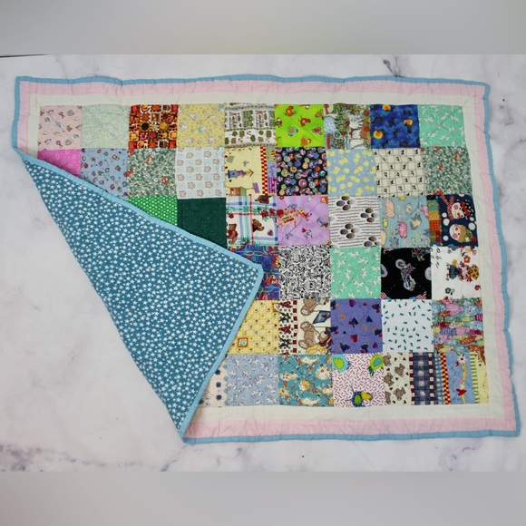 🥳SALE🥳Vintage handmade baby blanket quilt - Picture 2 of 11